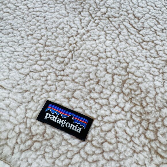 NWOT Patagonia 2025 Retro Pile Neck Gaiter Natural Fleece Ski Snowboard Snow - Picture 2 of 2